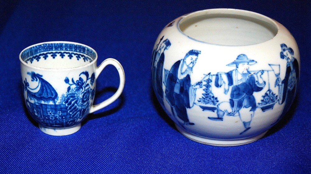 A C18TH WORCESTER BLUE AND WHITE COFFEE CUP FISHERMAN PATTERN 6CM, AND A CHINESE BLUE AND WHITE