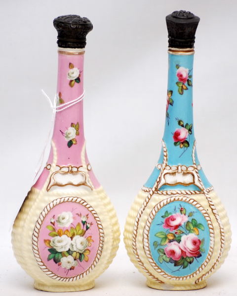 A PAIR OF CHAMBERLAINS WORCESTER SCENT BOTTLES OF FLASK IN BASKET FORM, HINGE MOUNTS WITH