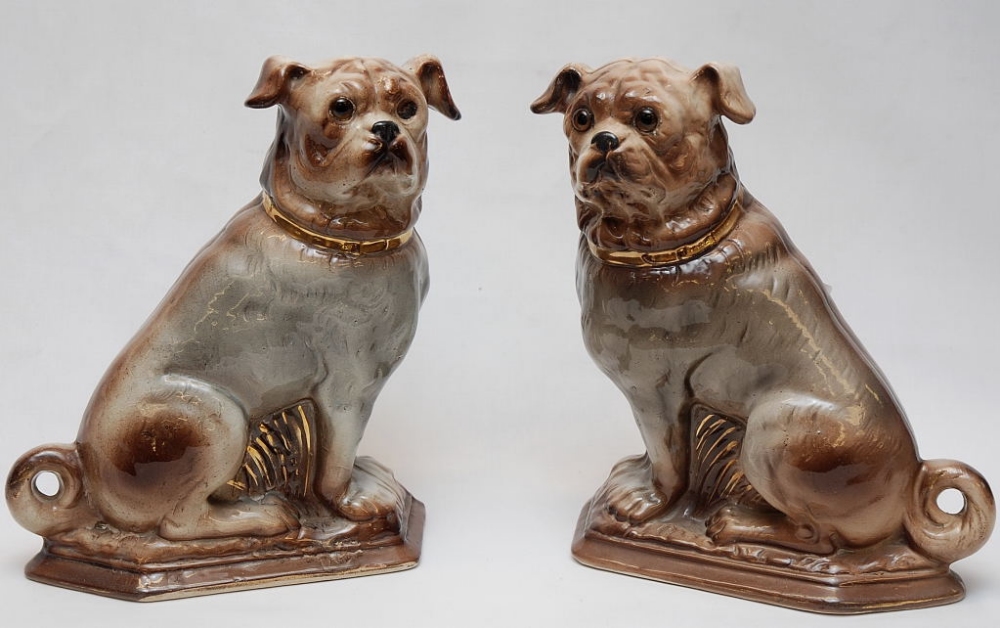 A PAIR OF CONTINENTAL CERAMIC PUG FIGURES, HEIGHT 32CM