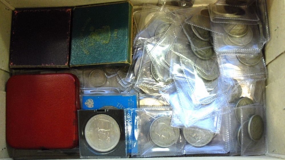 MIXED COINS INCLUDING COMMONWEALTH CROWN SIZE PIECES, GB PRE '47 HALF CROWNS (13), FLORINS (15) ETC.