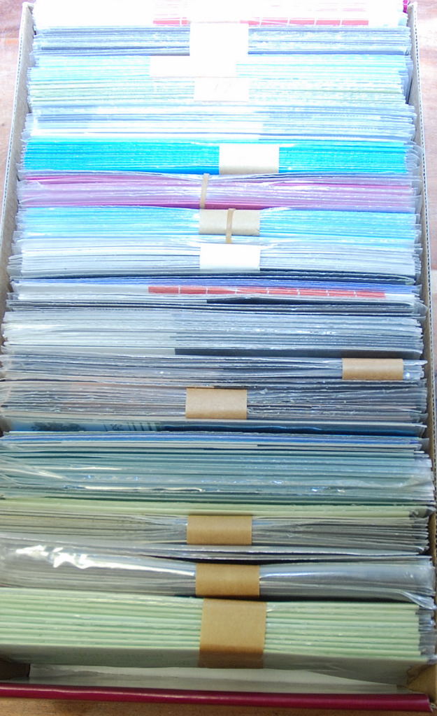 GB: BOX WITH 1972-6 PRESENTATION PACKS IN DUPLICATED QUANTITIES UP TO TWELVE OF EACH (150 APPROX.)