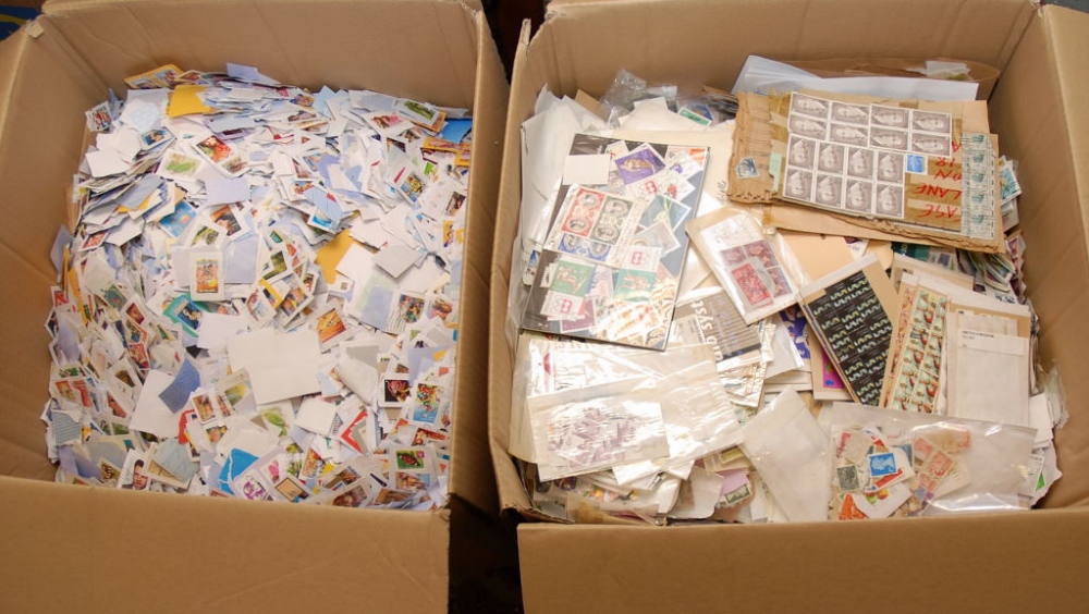 TWO LARGE CARTONS OF GB AND OVERSEAS KILOWARE, SOME OFF PAPER, IN PACKETS, ETC., BUYER TO COLLECT (