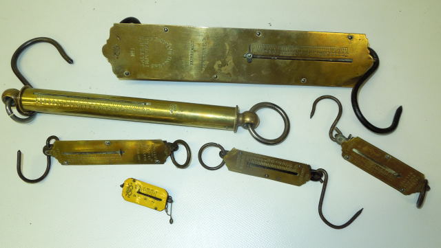 SIX VARIOUS SALTER SPRING BALANCE SCALES TO INCL. 5 BRASS AND MINIATURE LETTER SCALE - Image 4 of 4
