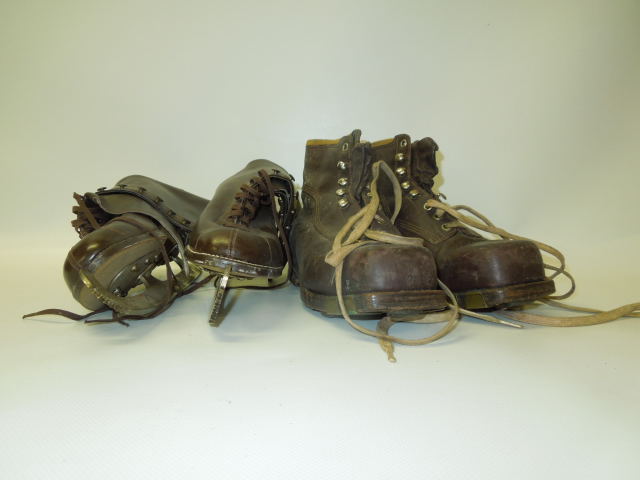 PAIR OF OLD LEATHER HIKING/CLIMBING BOOTS AND A PAIR OF VINTAGE LEATHER ICE SKATING BOOTS SIZE 5 1/2 - Image 3 of 3