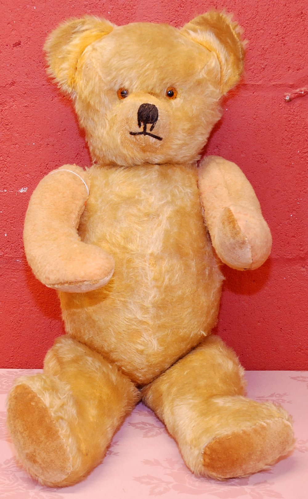 JOINTED COLLECTORS BEAR, BUTTON EYES, STITCHED NOSE AND MOUTH, 70CM