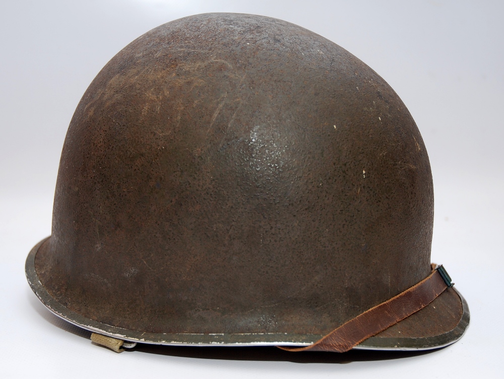 A WWII AMERICAN PARATROOPERS HELMET WITH LINER, FRONT SEAM, FIXED BALE, SIGNS OF STRESS FRACTURES