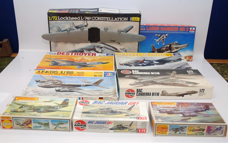 COLLECTION MODEL KITS TO INCL. ESCI - HARRIER GR3, 1 X AIRFIX - CANBERRA B6 (WITH EXTRA PARTS FOR