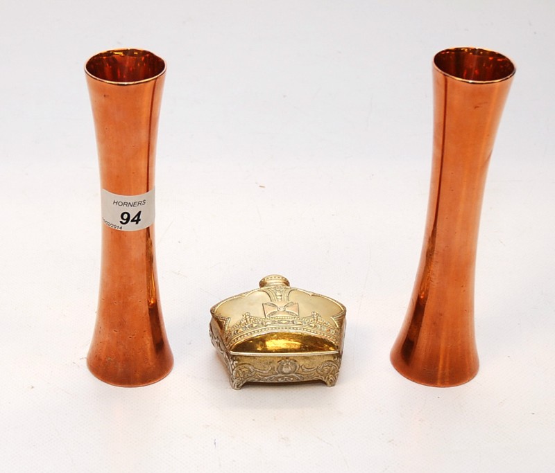 A PAIR OF COPPER VASES DATED 1901, TOGETHER WITH A GEORGE VI BRASS CORONATION JEWELLERY BOX