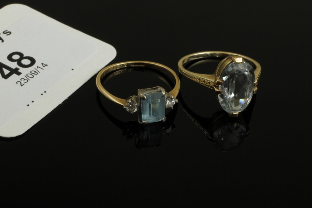 A three stone diamond and aquamarine ring, the rectangular-cut aquamarine with single stone