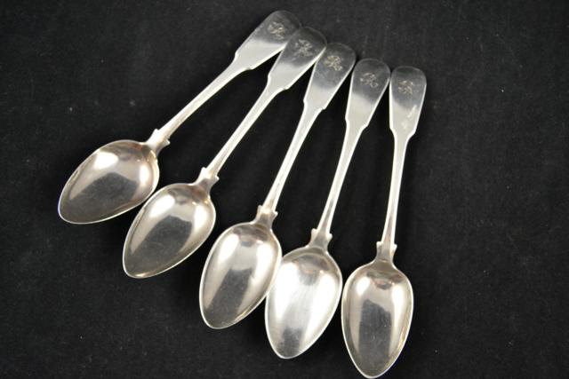 Three Scottish silver dessert spoons, fiddle pattern, Edinburgh 1843, maker James Howden & Co,