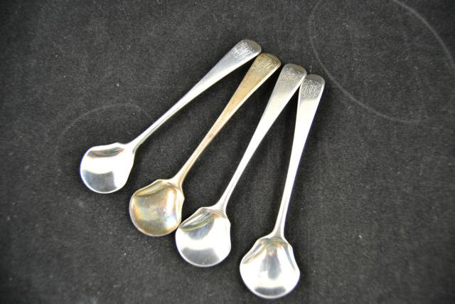 Four matching Georgian silver condiment spoons with shovel bowls, London 1789, maker George Smith