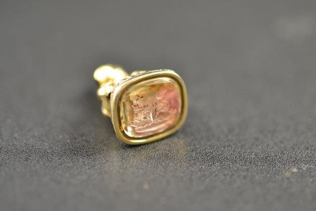 A yellow metal(probably 18ct gold) seal with thistle intaglio - approx gross weight 6g   CONDITION