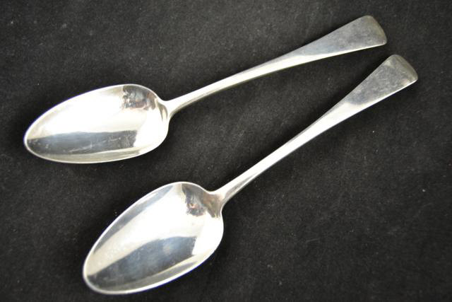 A pair of Georgian tablespoons, London 1807, maker IL - approx weight 144g/4.6 troy oz   CONDITION