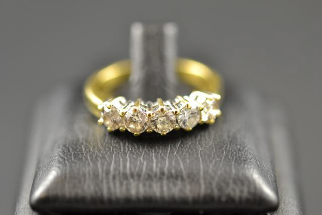 An 18ct gold ring set with five diamonds, size M 1/2 - approx gross weight 4.6g