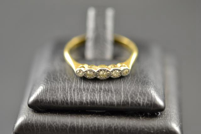 An 18ct gold ring set with five diamonds, size M 1/2 - approx gross weight 2.2g
