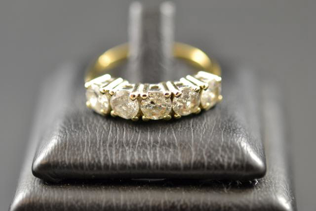 A yellow metal ring set with five diamonds, size O - approx gross weight 3.5g