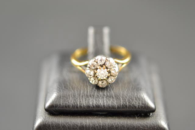 An 18ct gold ring with antique diamond cluster setting, size N - approx gross weight 3.4g