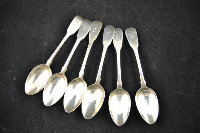 A set of six Georgian Irish silver teaspoons, Dublin 1825, maker W C - approx weight 87g/2.8 troy