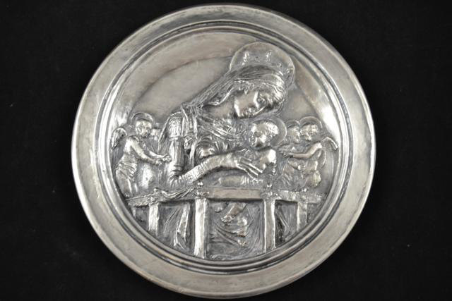 A commemorative silver limited edition Pobjoy Mint roundel, The Chellini Madonna, 625/750, diam 27.