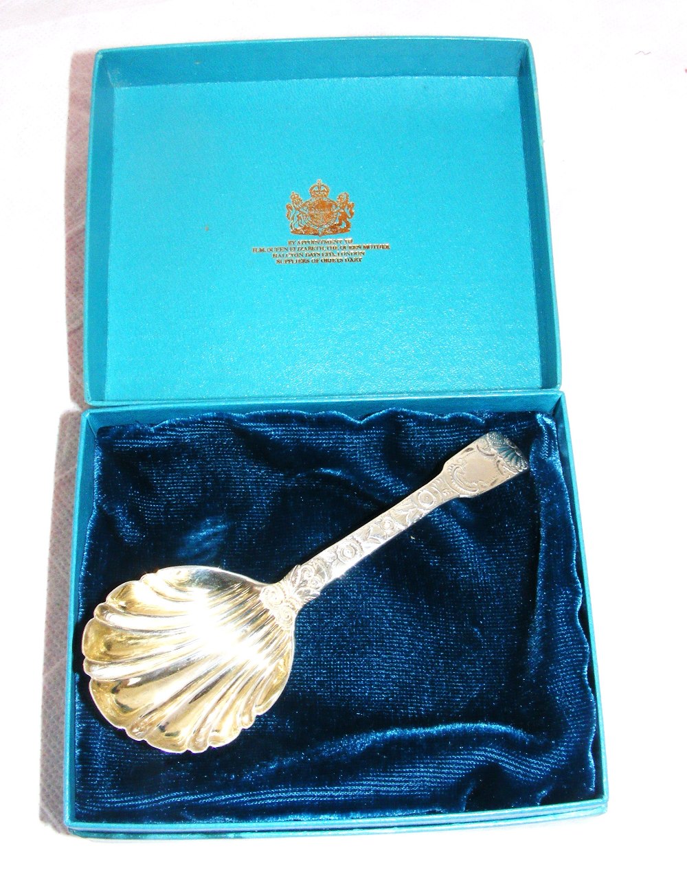 A sterling silver caddy spoon assayed for London 1903 weighing 20 grams in presentation box