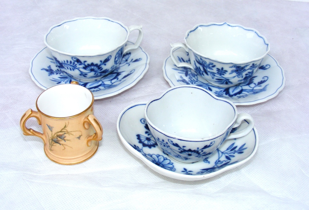 A MINIATURE ROYAL WORCESTER BLUSH IVORY TYG CUP & THREE MEISSEN BLUE ONION CUPS & SAUCERS