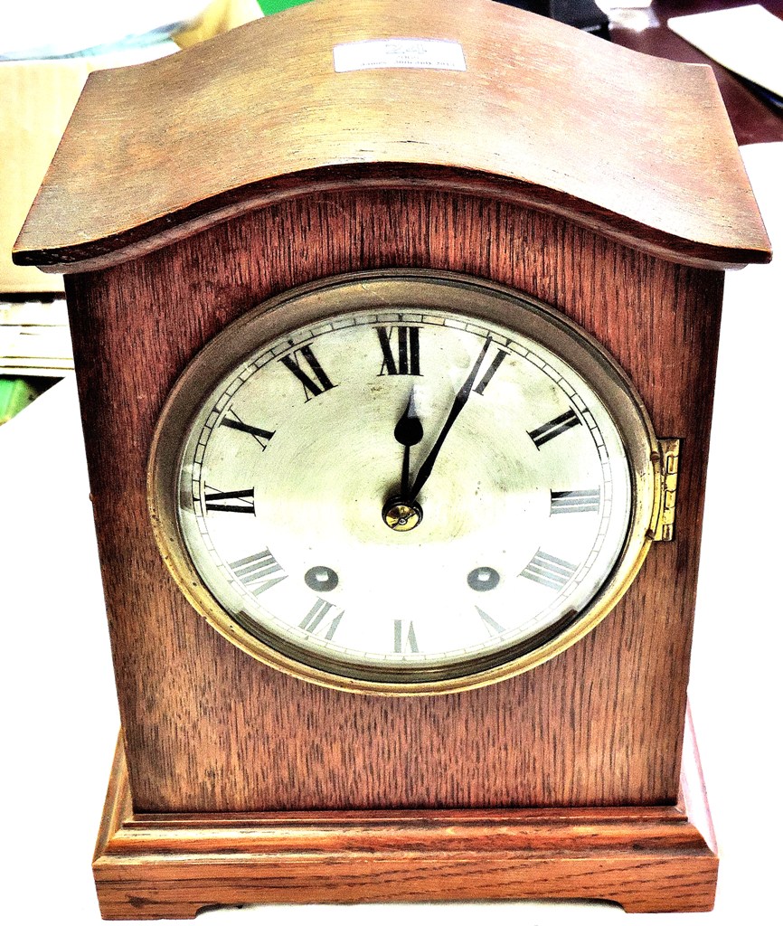 Mantle clock - Oak cased chiming mantle clock early 20th Century, probably German - Winterhalder &