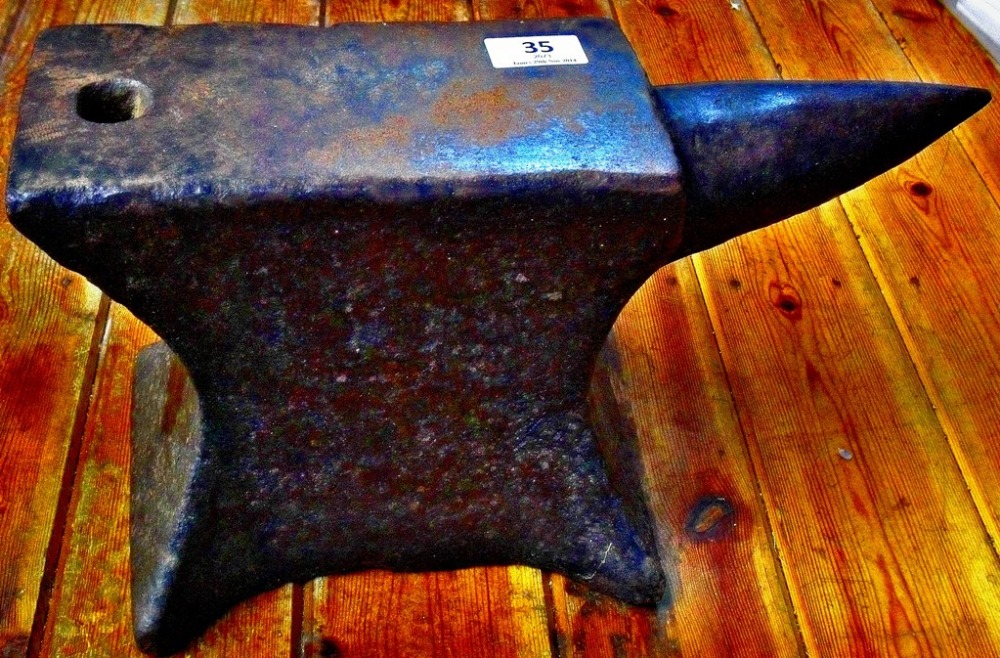 Vintage Anvil  A small vintage anvil - extremely heavy (buyer collects). 22cm x 40cm.