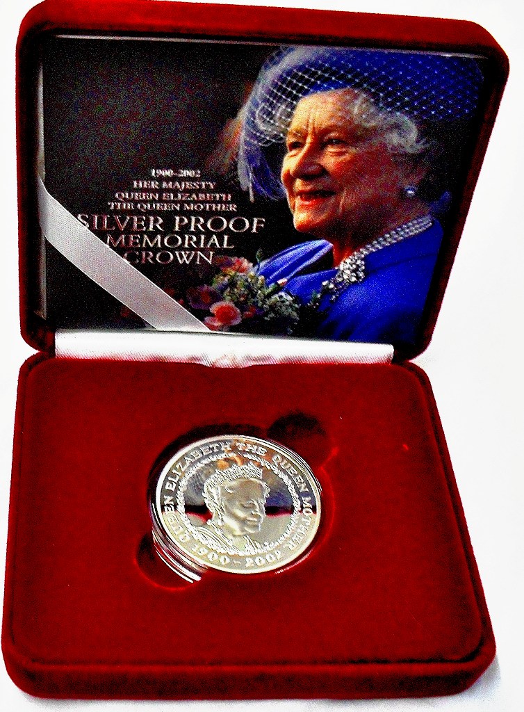 Great Britain 2002 £5 Silver Proof Set  Queen Mother Memorial Crown, S4556 Royal Mint case and