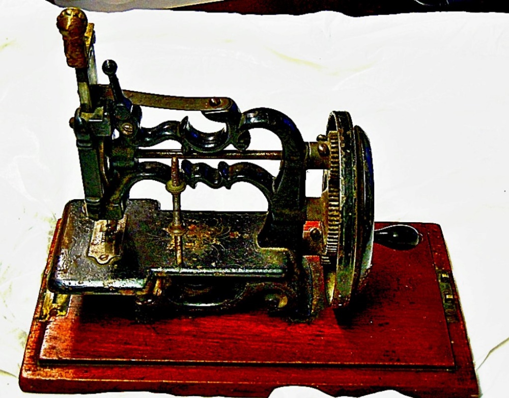 Vintage Sewing Machine  A small cased sewing machine.
