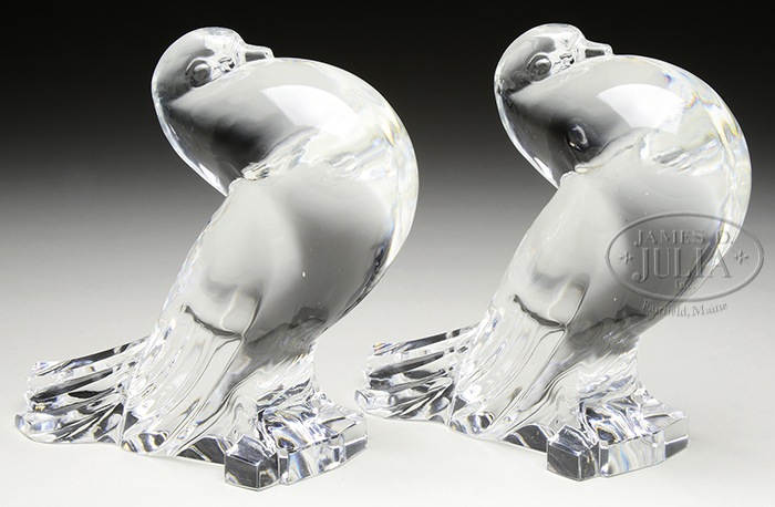 PAIR OF STEUBEN POUTER PIGEONS. Pair of Steuben pouter pigeons #7729 are done in clear crystal.