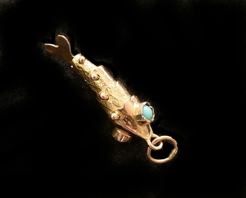 9ct gold flexible fish with blue stones for eyes charm 0.99g