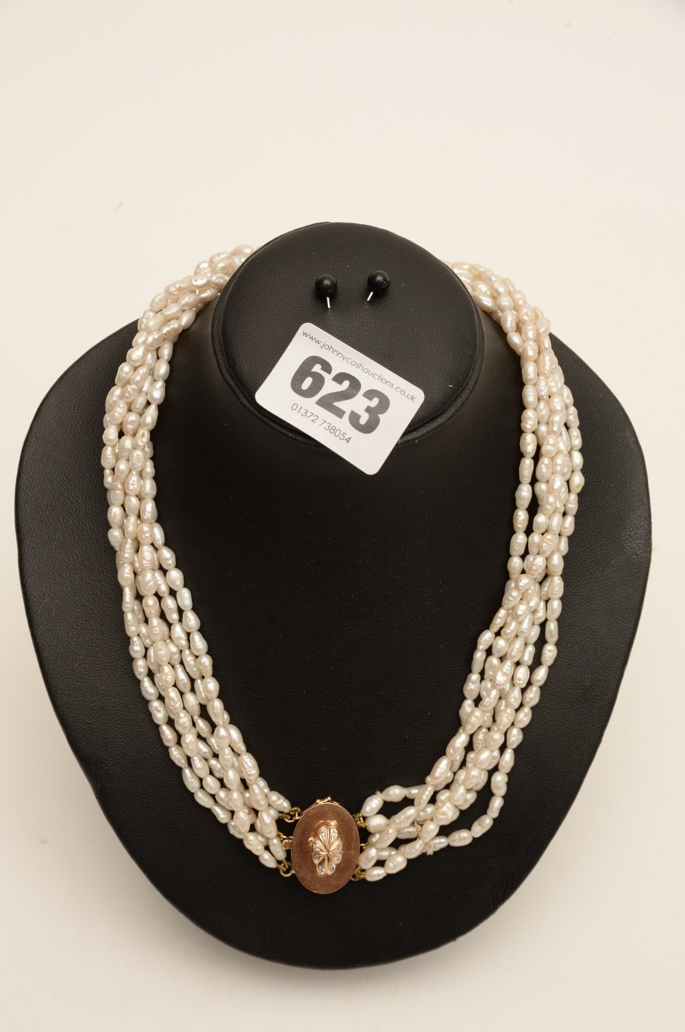 a 3 string seed pearl necklace with 14ct gold clasp