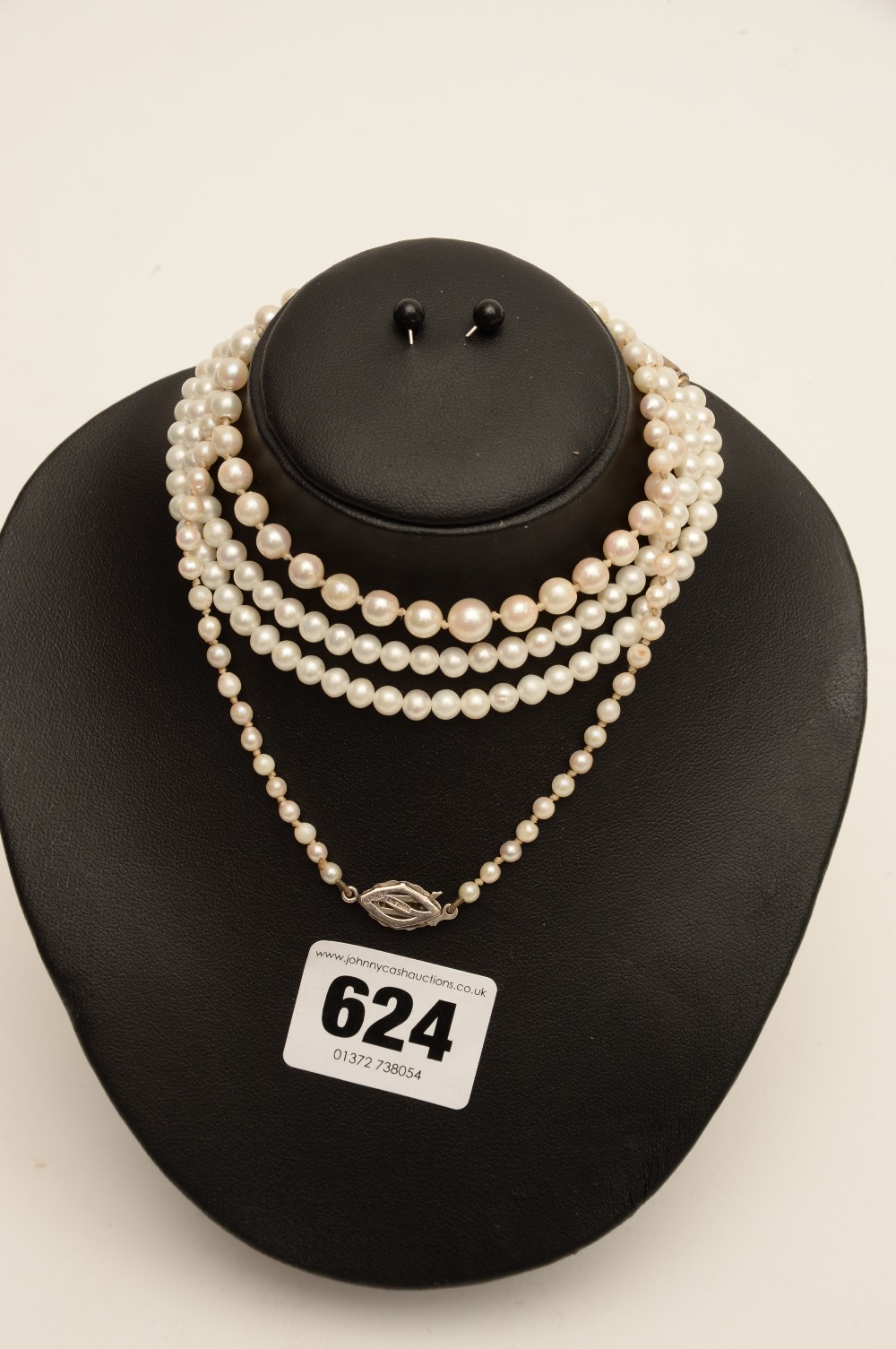 x2 single string pearl necklaces