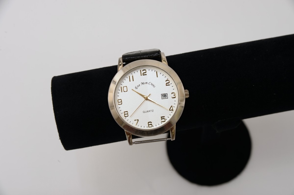 mens eve mon crois watch gold coloured numbers with champagne colour face AF