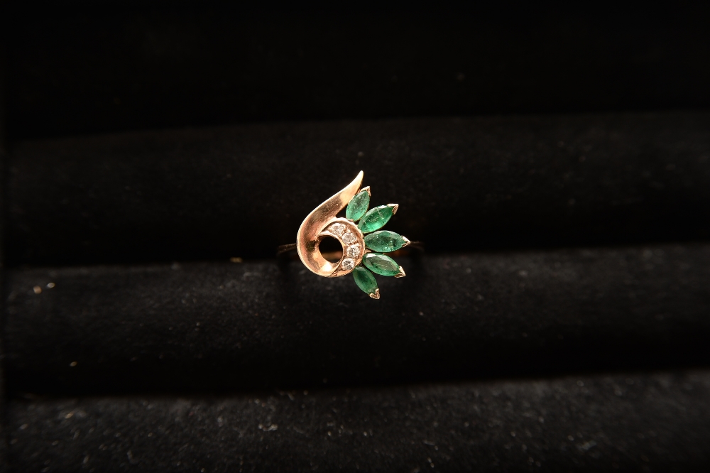 Gold ring with emerald and diamonds