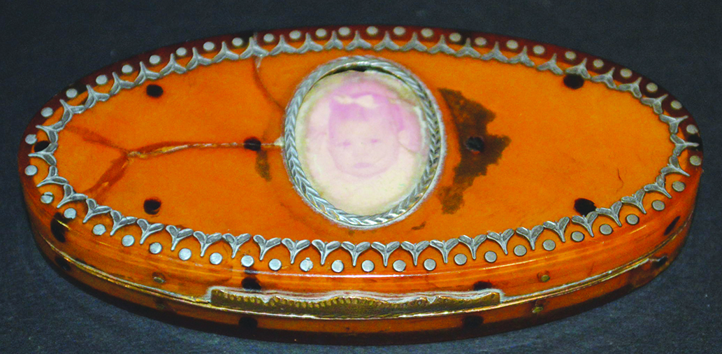 A GEORGE III OVAL PATCH BOX.