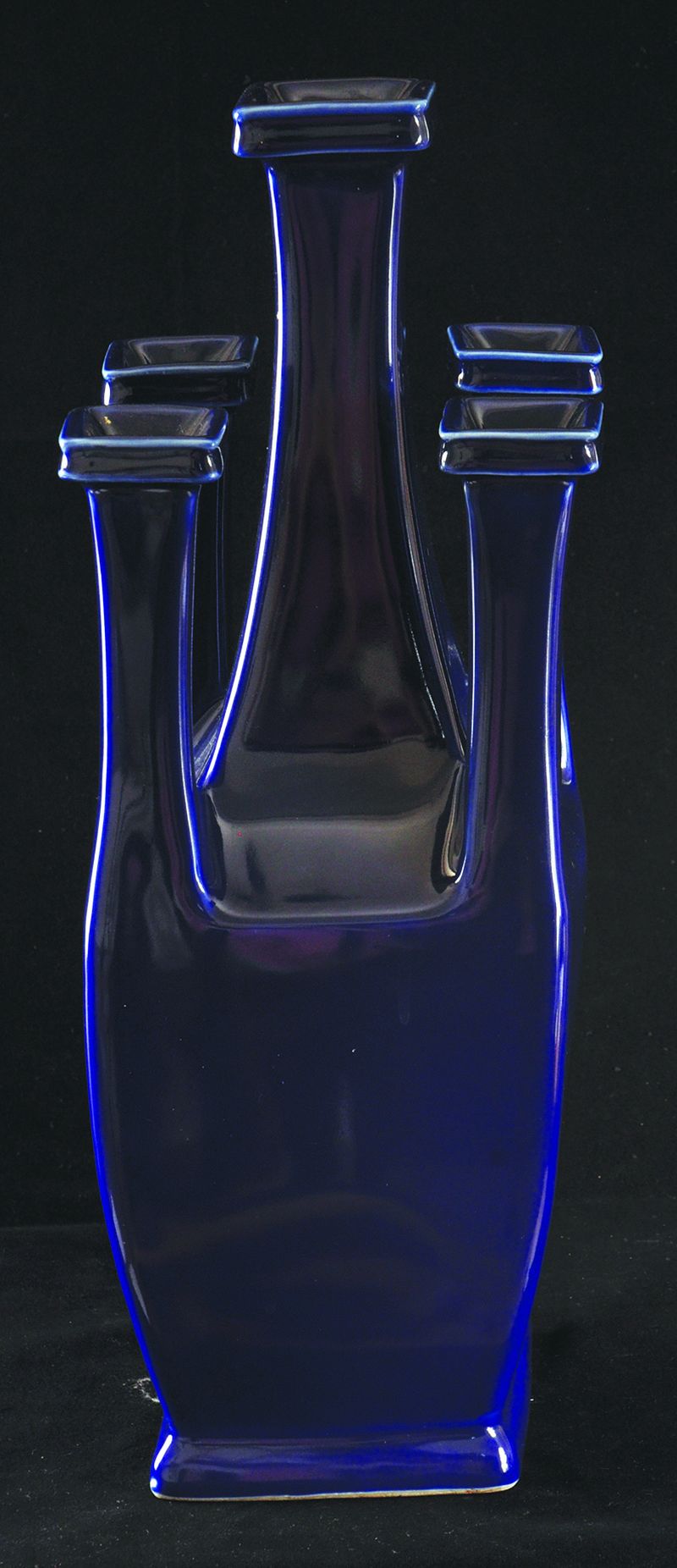 AN UNUSUAL 20TH CENTURY CHINESE BLUE GLAZED PORCELAIN TULIP VASE, 15.4in high.