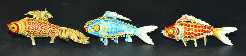 THREE 20TH CENTURY CHINESE ENAMELLED AND ARTICULATED GILT-METAL FISH, the largest 3.25in long. (3)