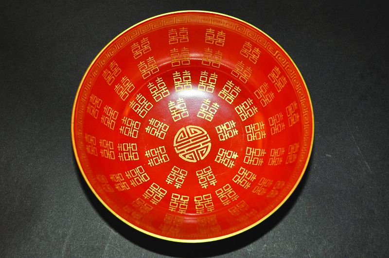 A CHINESE GILT DECORATED IRON-RED PORCELAIN BOWL, decorated all over with repeated shou symbols