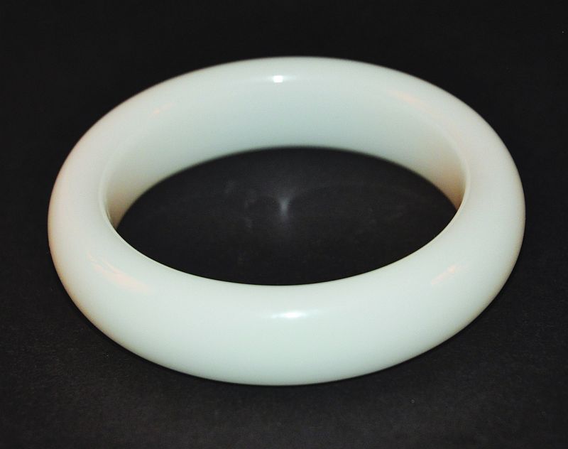 A CHINESE WHITE JADE BANGLE, 3.1in diameter, the inner rim 2.25in diameter.