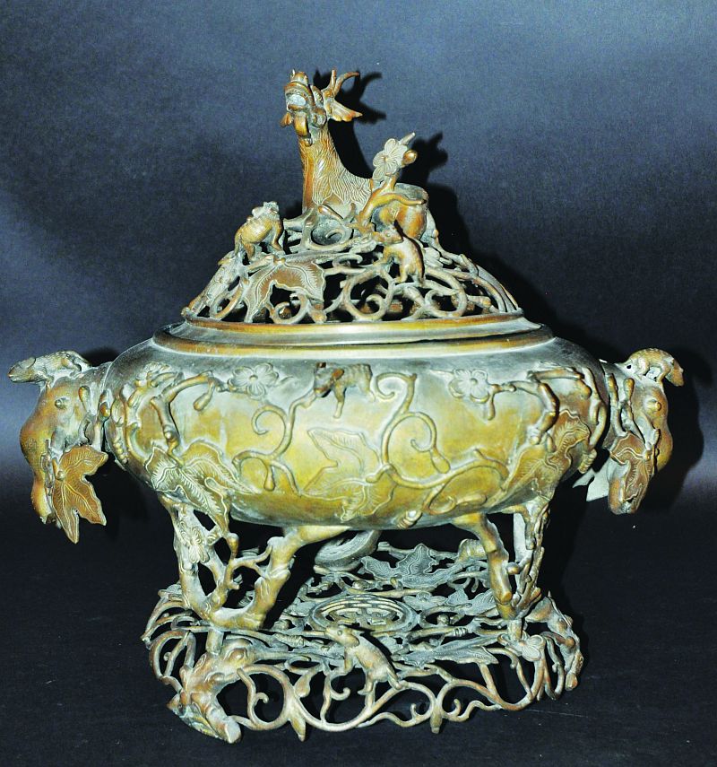 A LARGE LATE 19TH CENTURY CHINESE BRONZE CENSER, COVER & STAND, very heavy in weight, the pierced