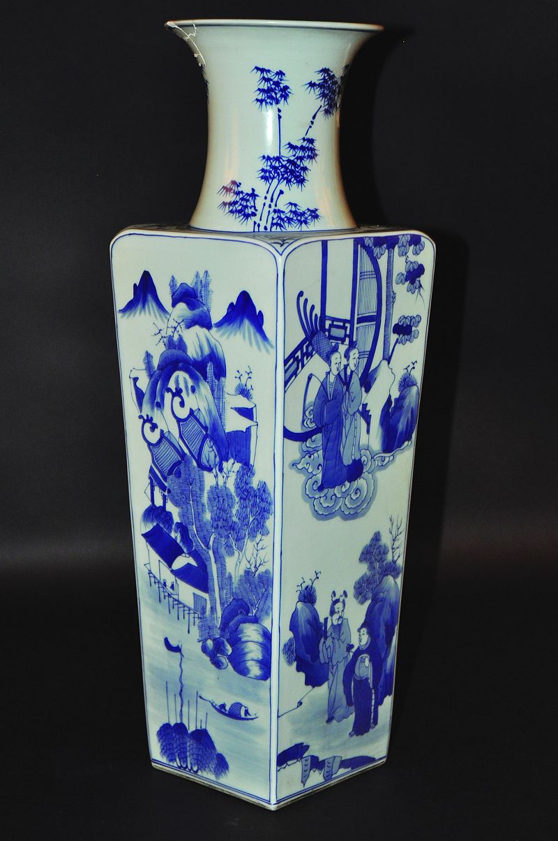 A LARGE CHINESE BLUE & WHITE PORCELAIN VASE, the high-shouldered square-section body painted with