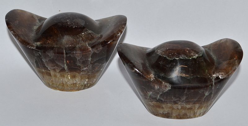 A PAIR OF BLUE JOHN OVAL WEIGHTS, 4ins long.