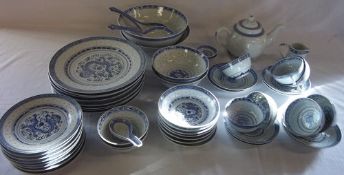 Chinese blue and white pt dinner service approx 52 pieces