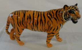 Beswick tiger H 19 cm L 29 cm