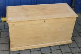 Pine blanket box