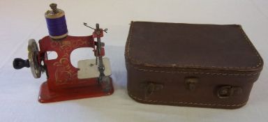 Miniature sewing machine & case h 10 cm