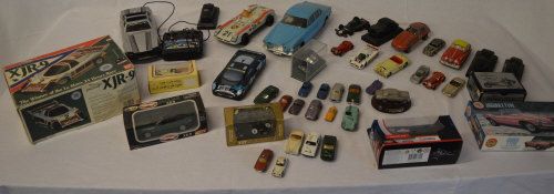 Lg quantity of die cast Jaguar cars inc Corgi, Airfix etc