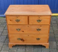 Pine chest of drawers