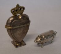 Silver vesta case in the form of a Pig & continental heart shaped vesta, total weight 1.5oz